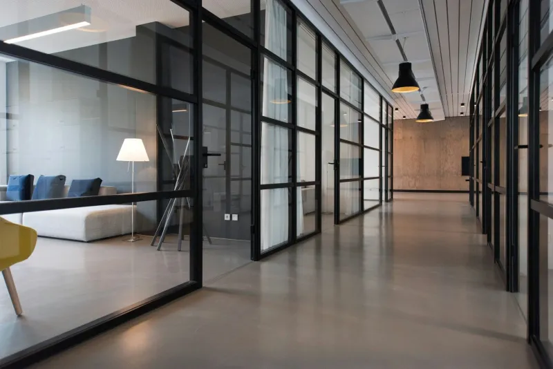 Specialized wall systems for life science and cleanroom construction